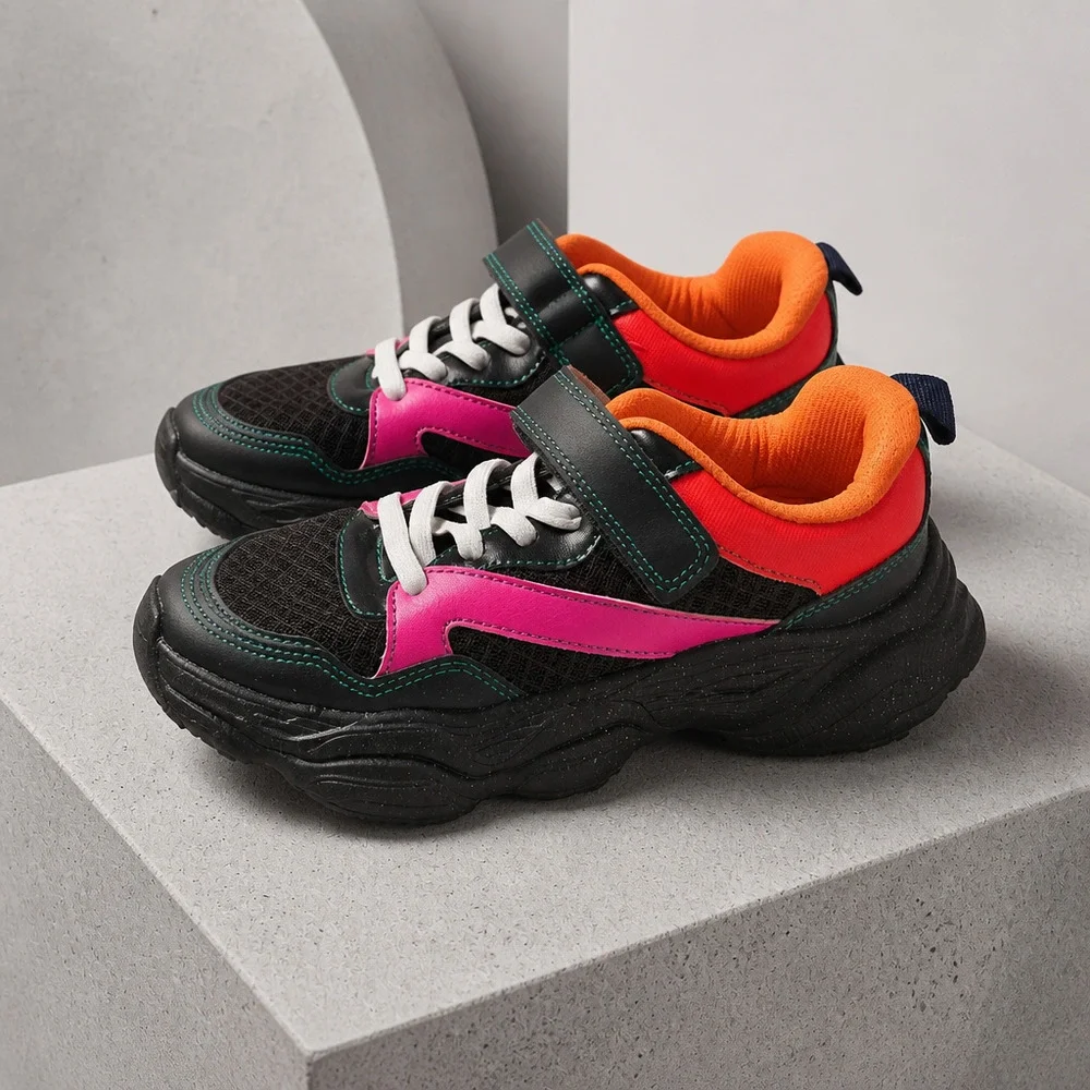 NWOB Girls Lightweight Hook and Loop Sneakers size EU34 UK2 US 3